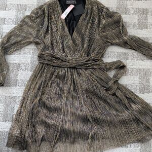 NWT,,,Dress Forum Metallic Long Sleeve Dress